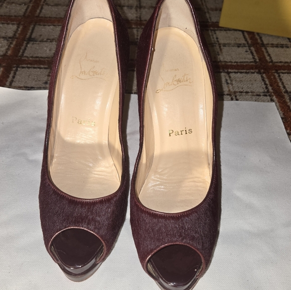 Authentic Christian Louboutin Burgundy Fur Peep-Toe Pumps - Size 38 - Picture 1 of 5